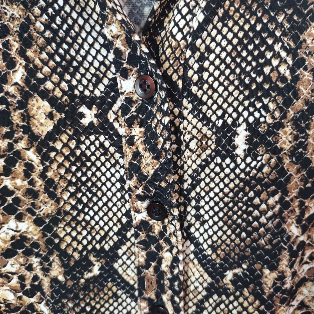VanHeusen Snakeskin Print Women's Top Short Sleeves Collared Buttons Sz Large - Picture 6 of 12